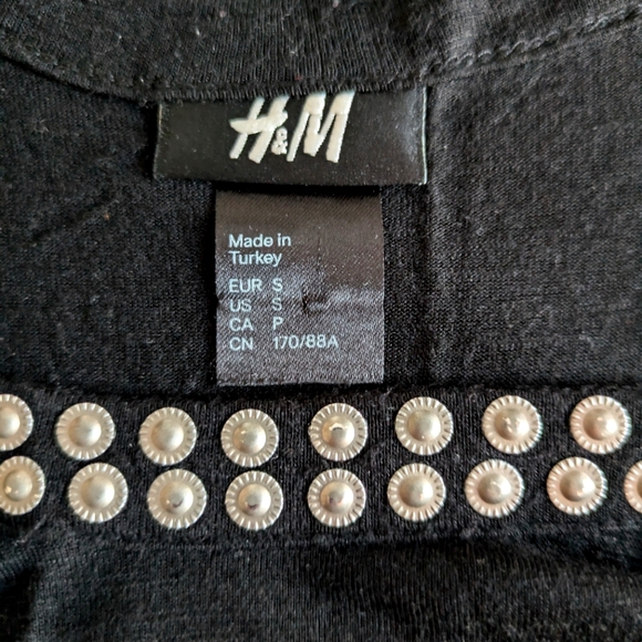 H&M Women's Round Neck Sleeveless Blouse - Picture 6 of 9